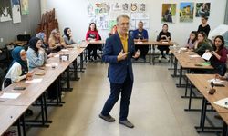 Ressam Cemal Toy, renklerin şifasını Kocaeli’ye taşıdı