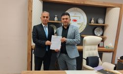 Erkan Vural mazbatasını İlçe Seçim Kurulu’ndan teslim aldı