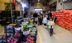 Minikler, yerli malını hal binasında öğrendi