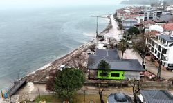 Büyükşehir’den Ulaşlı sahiline dalga kırıcı set