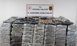 Dilovası’nda 2.5 milyon TL değerinde ünlü markalara ait sahte giyim malzemesi ele geçirildi