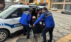 Zabıta ekiplerinin şefkat eli vatandaşın üzerinde