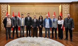 Kocaeli Gazeteciler Cemiyeti yeni başkanı Şahin Oktay ve yönetimi, Vali İlhami Aktaş'ı ziyaret etti