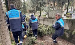 Gebze’de bayram öncesi mezarlıklarda bakım çalışmaları hızlandı