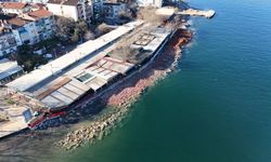 Bir dalga kırıcı set de Değirmendere sahiline