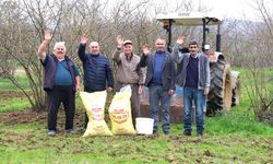 Gübreler toprakla buluşuyor, çiftçinin yüzü gülüyor