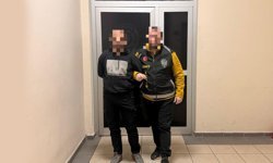 Hırsızlık suçundan aranan şahıs binanın çatı katında yakalandı