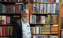 Maksut Amca, Alev Alatlı Kütüphanesi’ne hayran kaldı