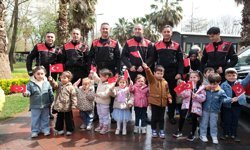 Yunus polisleri, çocukların gönlünü fethetti