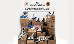 Jandarma piyasa değeri yaklaşık 3.750.000 TL’lik ünlü markalara ait sahte spor ayakkabısı ele geçirdi