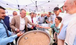 Aşure kazanı kardeşlik için kaynadı