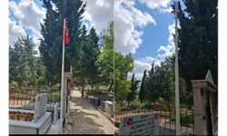 Abdurrahman Dede bayrak indirdi
