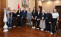 Valilikte staj yapan öğrenciler, Vali Aktaş’ı ziyaret etti