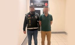 Kamu görevlisi dolandırıcılığından 21 yıl hapis cezası olan şahıs İzmit’te yakalandı