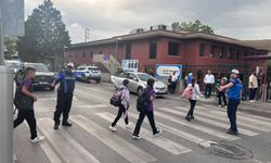 Ders zili çaldı, zabıta okul önlerinde tedbir aldı