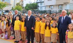 İlk ders zilinde Bıyık’tan öğrencilere destek