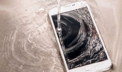 Sıvıyla temas eden telefonlar 4 adımda kurtarılabilir