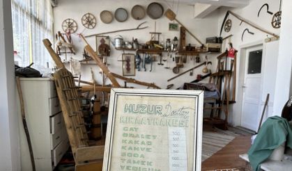 Eski eşyaları toplayıp köy kıraathanesini müzeye çevirdi