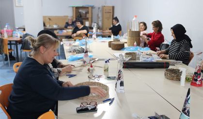 Kağıt atıkları sanata dönüşüyor