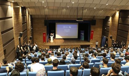 GTÜ’de Havacılık ve Uzay Zirvesi’nde Türkiye’nin gelecek vizyonu konuşuldu