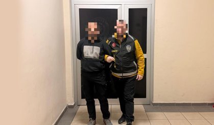 Hırsızlık suçundan aranan şahıs binanın çatı katında yakalandı