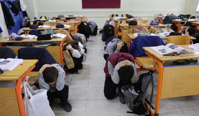 Deprem Haftası’nda öğrencilere afet bilinci aşılanıyor