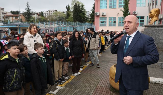 Başkan Bıyık’tan haftanın ilk gününde öğrencilere moral ziyareti
