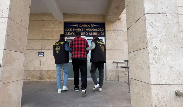 Darıca’da trafikte havaya ateş açan şahıslar yakalandı