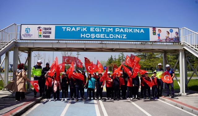 Trafik Eğitim Parkı’nda Türk bayrağıyla renkli kutlama