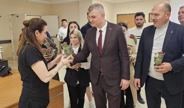 Başkan Sezer’den hemşirelere sürpriz kutlama