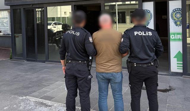 Dolandırıcılık suçundan aranan şahıs Gebze’de yakalandı
