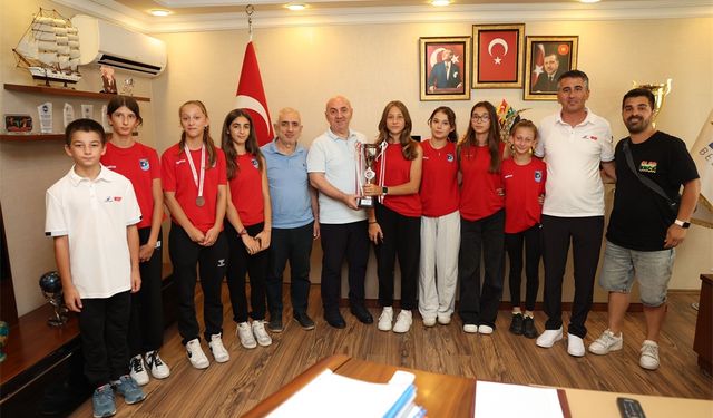 Şampiyon sporcular başarılarını Başkan Bıyık ile paylaştı