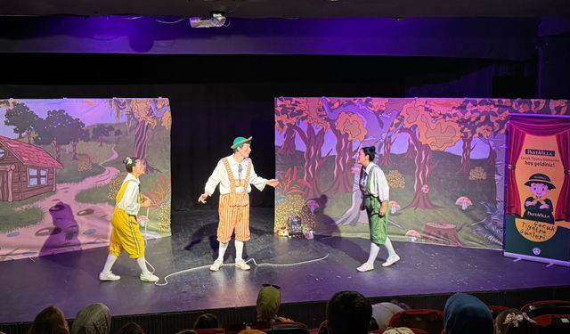 Pastavilla Çocuk Tiyatrosu, ‘Paylaşmak Güzeldir’ oyunu ile Kocaeli’de minik seyircilerle buluştu