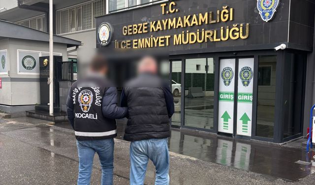 Dolandırıcılık ve resmi belgede sahtecilik suçundan aranan şahıs Gebze’de yakalandı