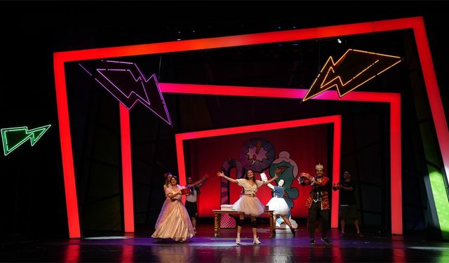 Kocaeli Şehir Tiyatroları gururla sunar