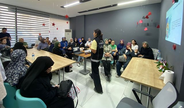 Narkotik polisinden annelere eğitim