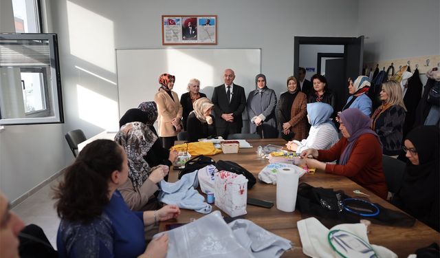 Darıca’da kadınlar ve çocuklar aynı çatı altında eğitim alıyor