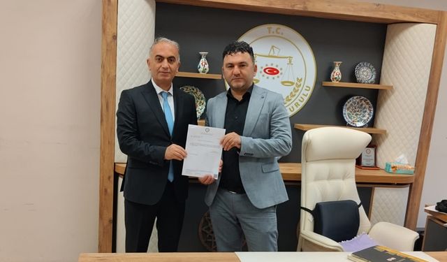 Erkan Vural mazbatasını İlçe Seçim Kurulu’ndan teslim aldı