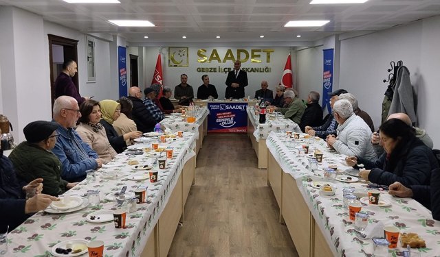 Saadet Partisi tüm emekli derneklerini iftarda topladı
