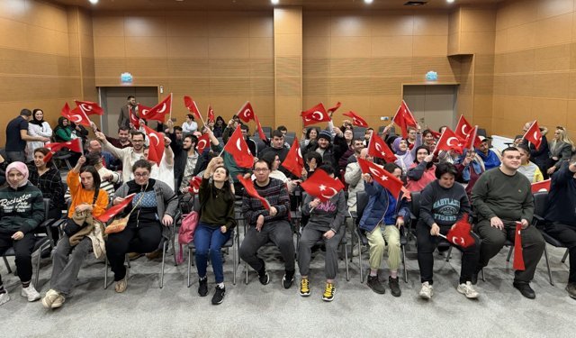 Beyaz Kalpler, Mehmet Akif Ersoy’u andı