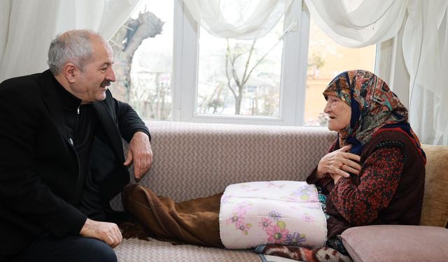 Başkan Büyükgöz’den 100 yaşındaki Hesna Karaca teyzeye ziyaret