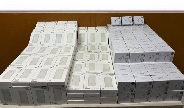 Jandarma 330 adet gümrük kaçağı powerbank ve 300 adet kulaklık ele geçirdi