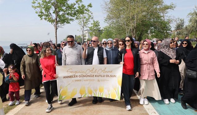 Anneler gününde Darıca’da anlamlı yürüyüş