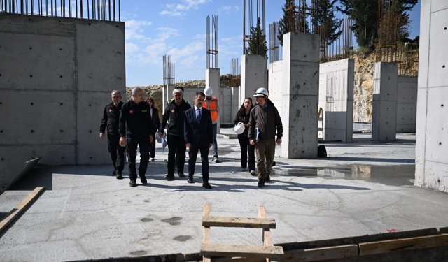 Vali İlhami Aktaş, AFAD il hizmet binası inşaatında incelemelerde bulundu