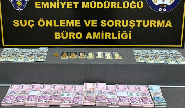 Kuyumcuda sahte altın bozduran 2 kişi yakalandı