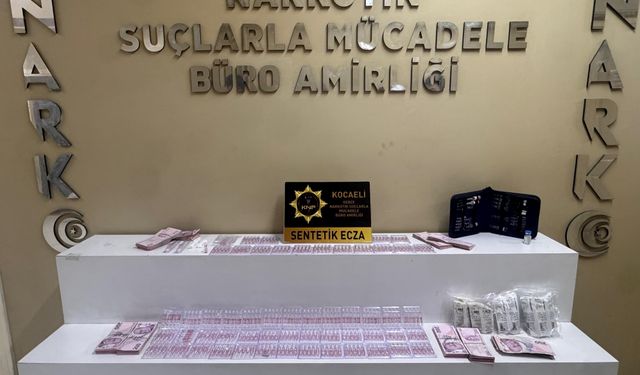 Narkotik Şube Müdürlüğü 316 adet sentetik ecza ve 146.740 TL para ele geçirdi