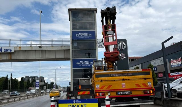 Üst geçitler yeni aydınlatma sistemiyle daha güvenli