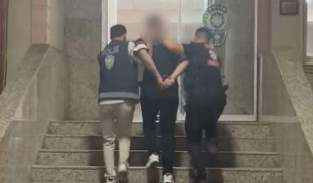 Dolandırıcılık ve resmi belgede sahtecilik suçundan 31 yıl 8 ay hapis cezası olan şahıs Dilovası’nda yakalandı
