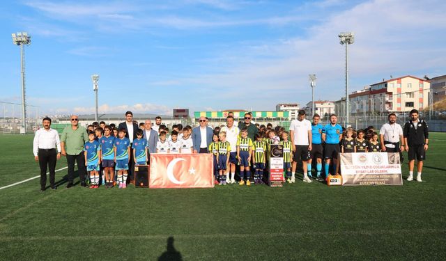 Fenerbahçe altyapı sporcuları, Darıca takımlarıyla hazırlık maçı yaptı
