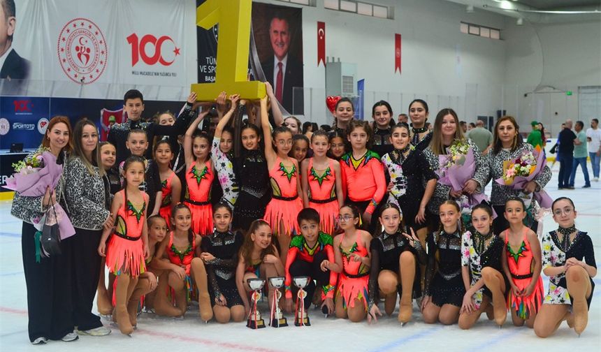 Samsun’da tarih yazıldı: Elite buz sporcularından üçte üçlük zafer